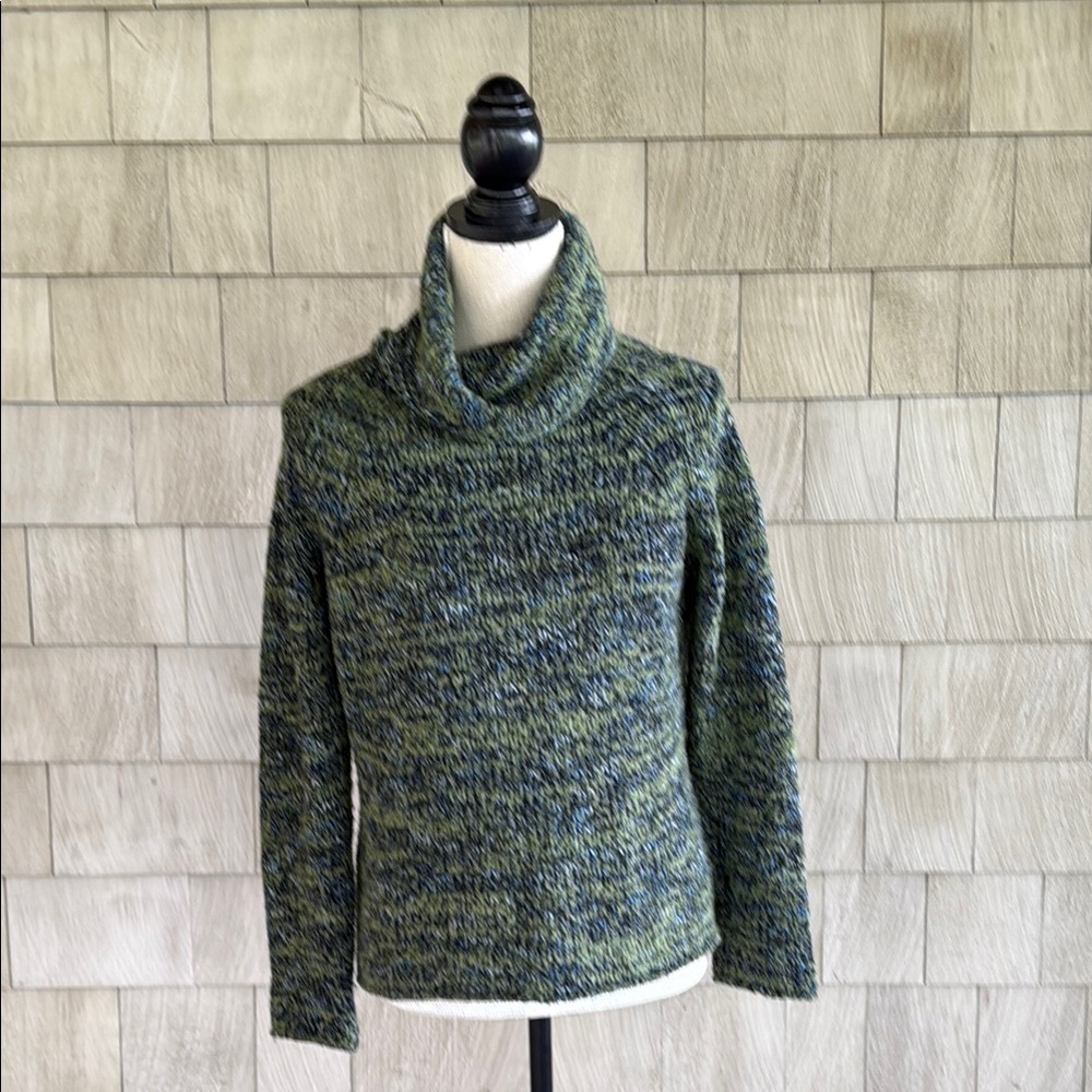 Hand-Knitted Marled Turtleneck Sweater – Cozy & Unique